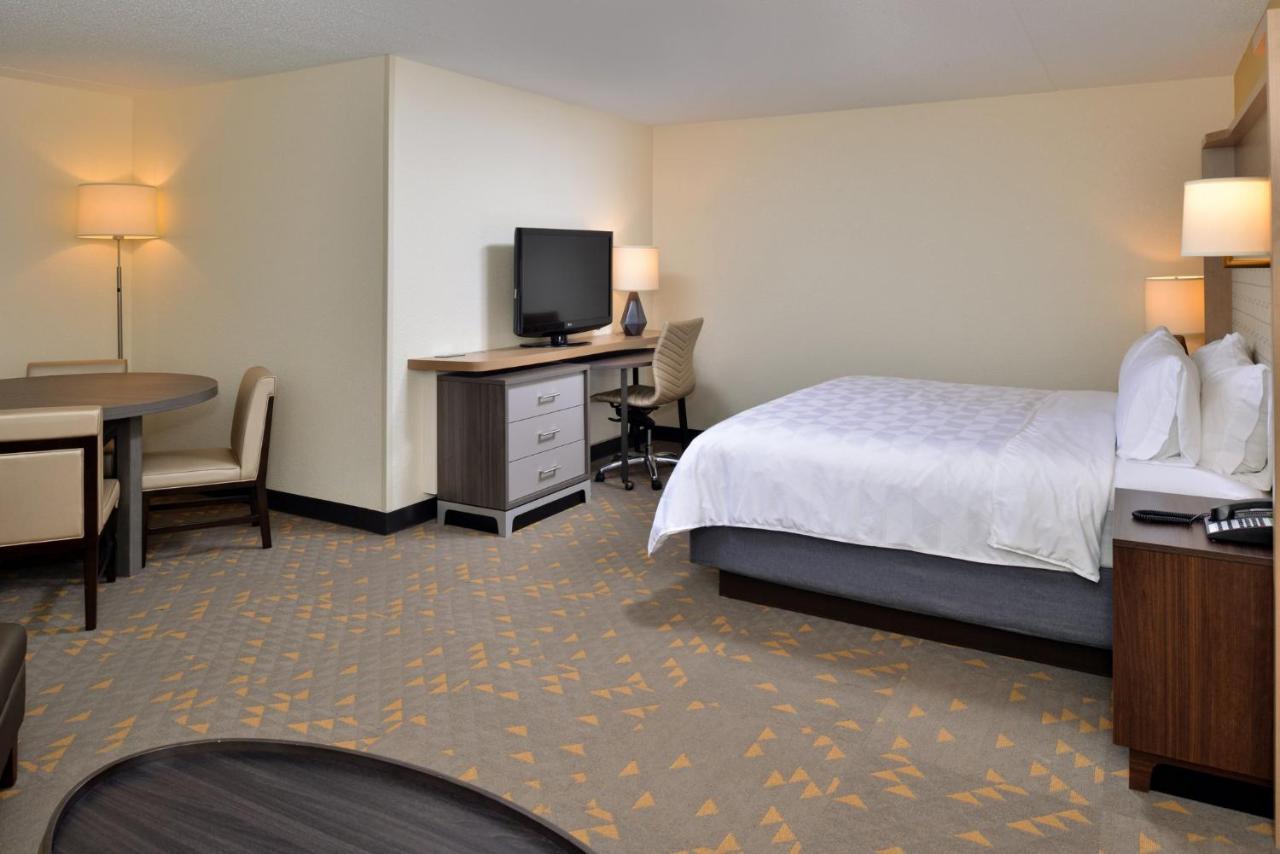 Holiday Inn Hotel & Suites Overland Park-Convention Center By Ihg Dış mekan fotoğraf