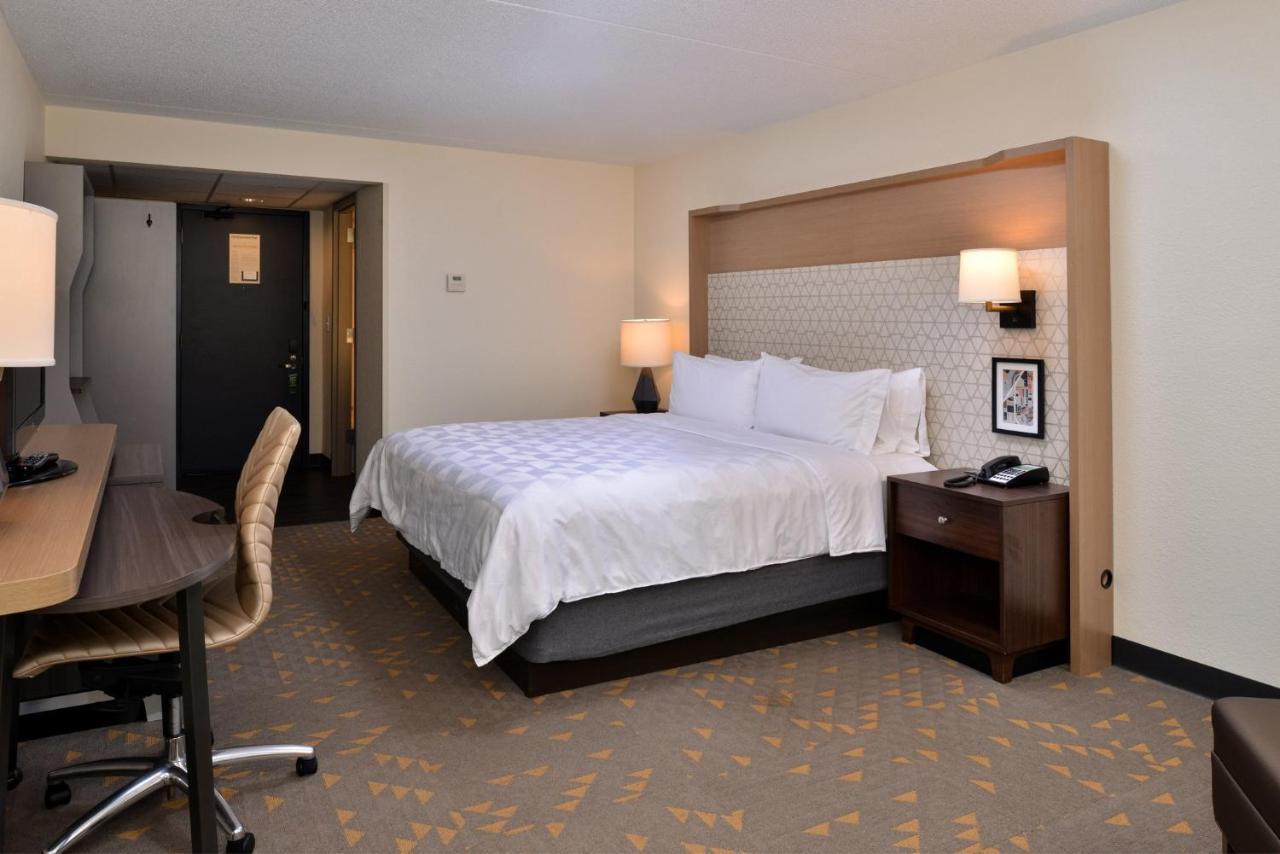 Holiday Inn Hotel & Suites Overland Park-Convention Center By Ihg Dış mekan fotoğraf