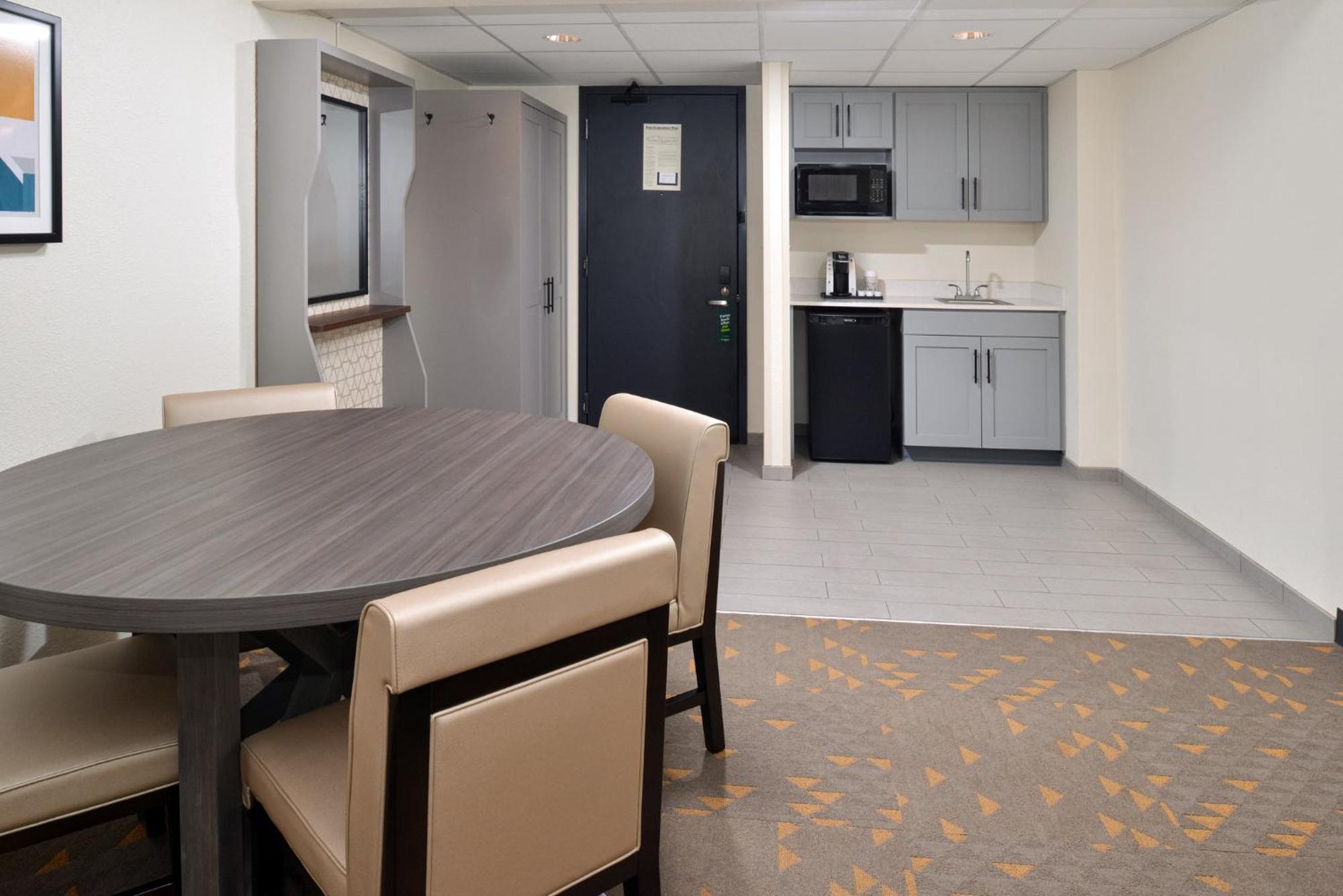 Holiday Inn Hotel & Suites Overland Park-Convention Center By Ihg Dış mekan fotoğraf