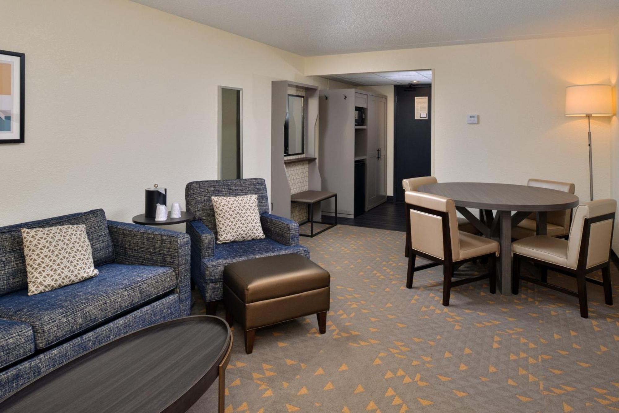 Holiday Inn Hotel & Suites Overland Park-Convention Center By Ihg Dış mekan fotoğraf